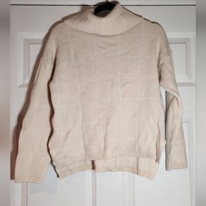Kirundo Cozy Cream And White Turtleneck Sweater Minor Wash Wear M